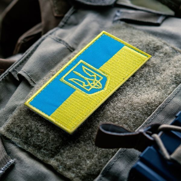 Шеврон на липучці Прапор із Тризубцем польова версія чорний 5,5х10,5 см яскраво-червоний/блакіт 800029477*002 фото
