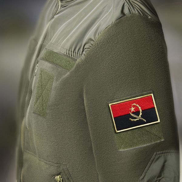 Набір шевронів 2 шт з липучкою Прапор Анголи 5х8 см, вишитий патч 800029804 фото