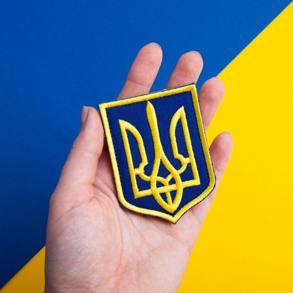 Набор шевронов 2 шт с липучкой Герб Трезубец Украины 6х8 см желтый на синем, вышитый патч 800029905 фото