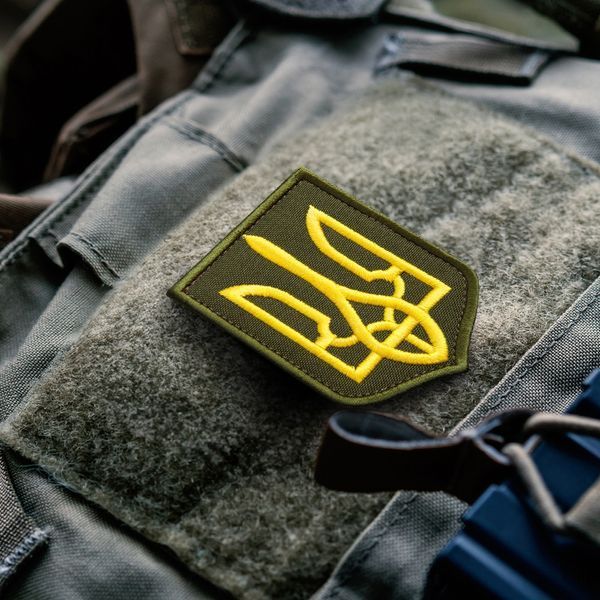 Набор шевронов 2 шт с липучкой Герб Трезубец Украины 6х8 см желтый на хаки, вышитый патч 800029904 фото